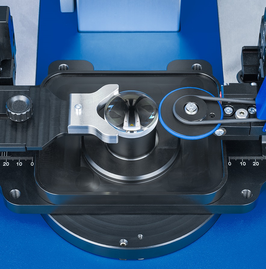 Lens-Rotation-Device-front-centration-measurement-with-lens-edge-as-reference-DSC_4922 bearbeitet.jpg